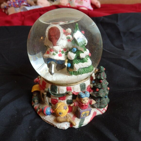 Vintage Heritage House “Deck The Halls” Musical Snowglobe - Picture 2 of 8